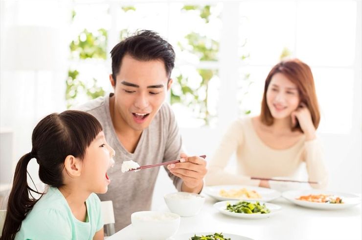 家族で食事